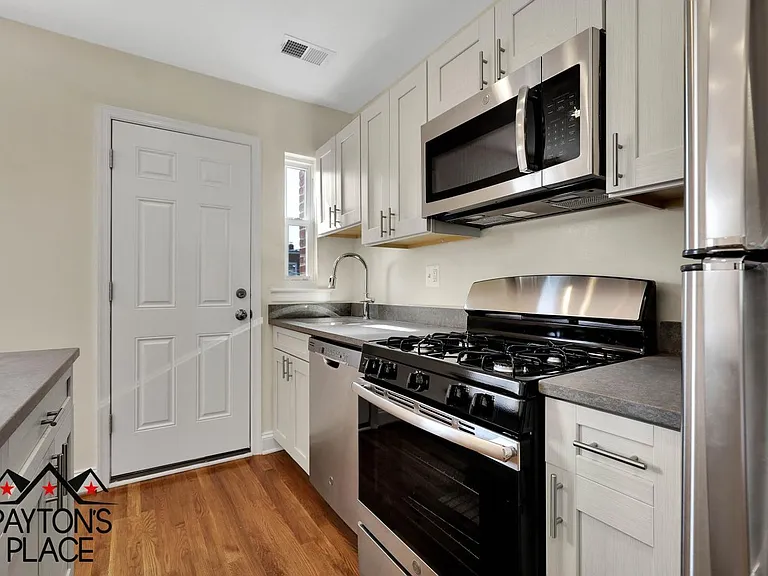332 19th St NE — Photo 15