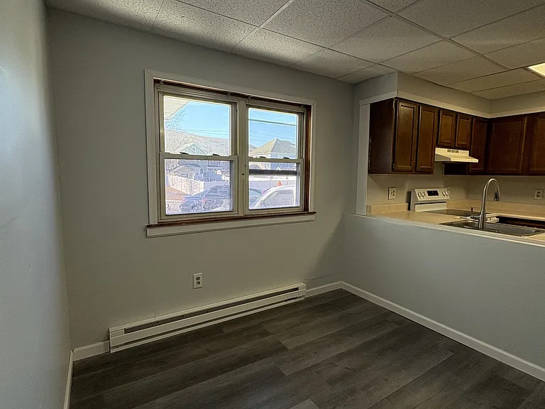563 Washington Ave — Photo 3