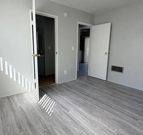 10059 Pinewood Ave — Photo 17