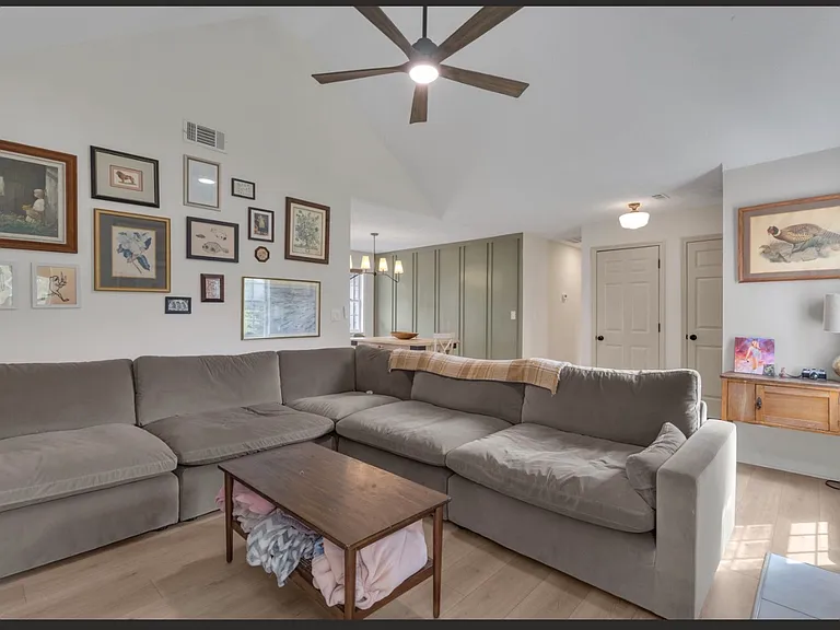 61 Brenda Ct — Photo 5