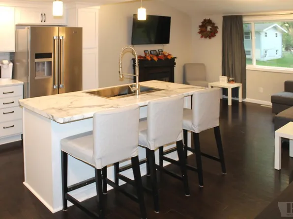 115 Oakridge Dr, Forest City, IA 50436