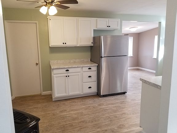 4th image of 1218 Evans Ave W