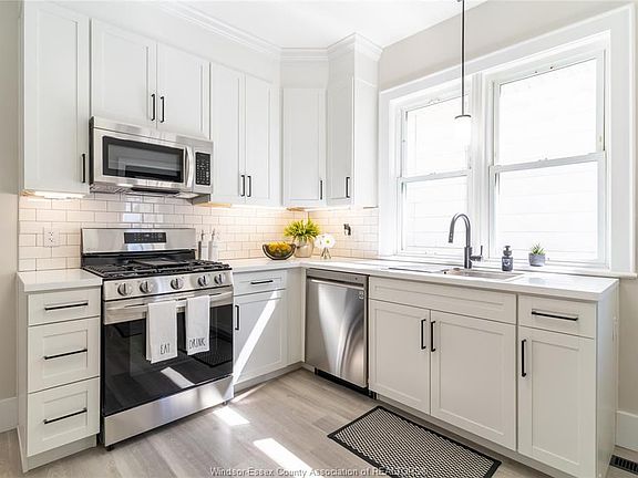 5th image of 888 Langlois Ave
