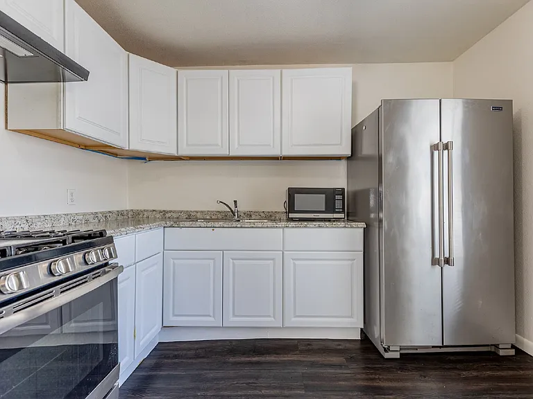 534 Walton Ave — Photo 11