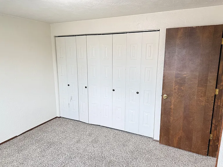 165 SW Kalmia St. — Photo 17