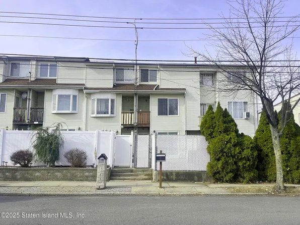 536 Drumgoole Rd W, Staten Island, NY 10312