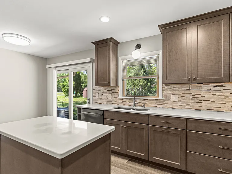 N58W18330 Juniper Ln — Photo 9