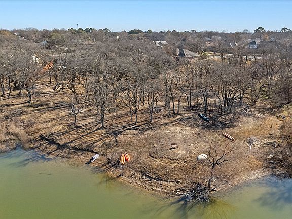 4th image of 18 Royal Oaks Blvd
