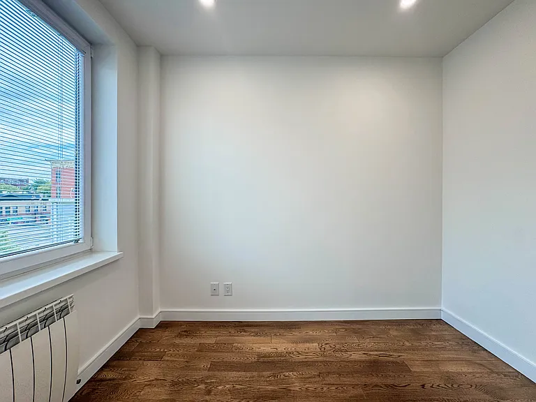 689 Leonard St #3R — Photo 11