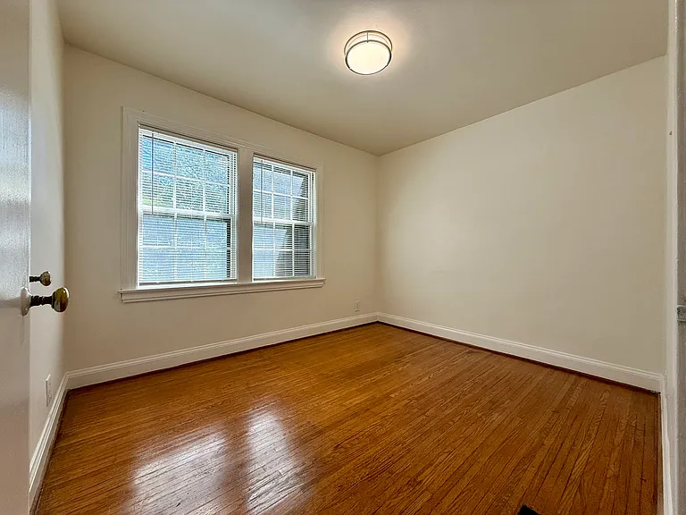 2466 Grinstead Dr — Photo 17