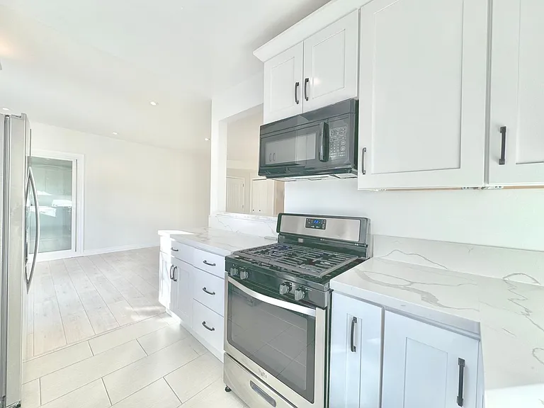 333 N. Oakhurst Dr. — Photo 5