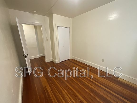 4th image of 11 W King St E