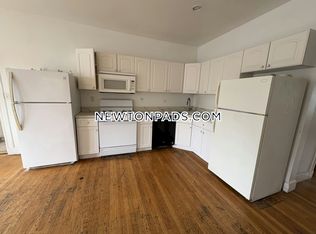 62 Algonquin Rd #2, Chestnut Hill, MA 02467