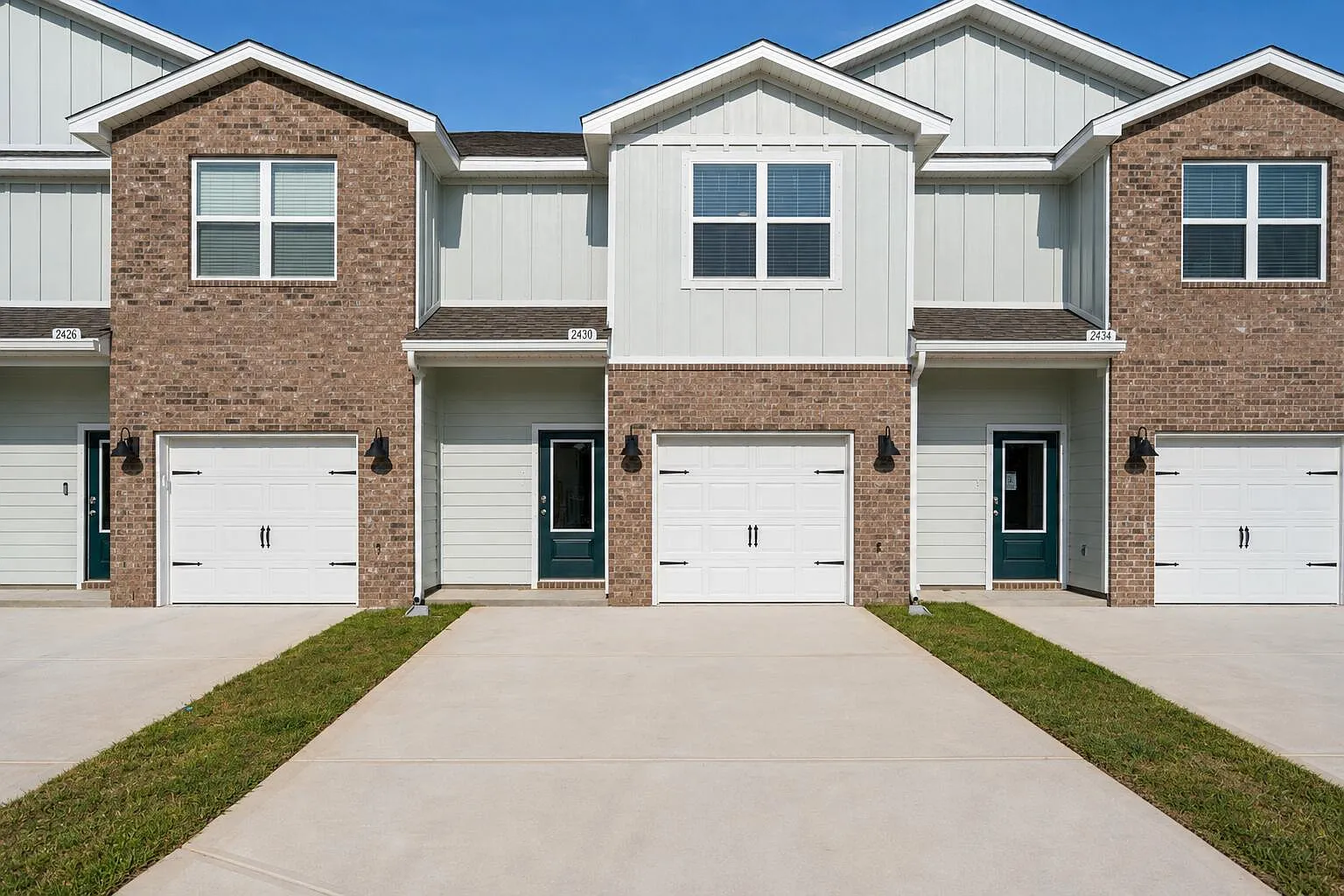 3 bed, 2.5 bath, 1437 sqft, $2,250 — Photo 2