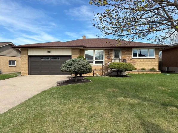 22 Roger St, Leamington, ON N8H 3N9