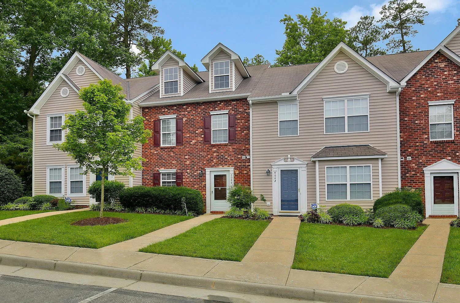 3 bed, 3.5 bath, 1740 sqft, $2,000 — Photo 1