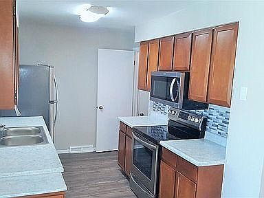 2nd image of 144663 E 13th Cir