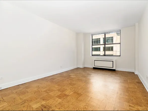 243 Riverside Drive image 2 of 3