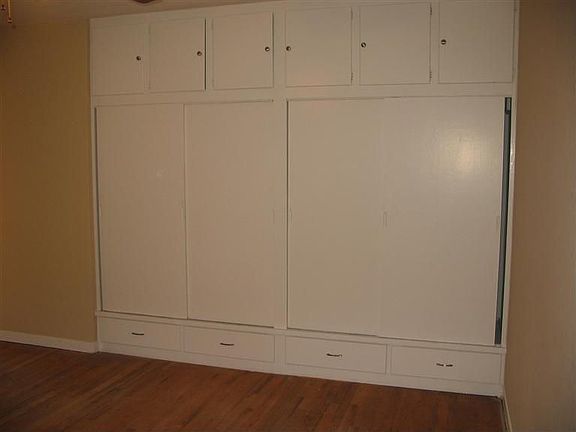 3rd image of 422 Morningside Dr NE