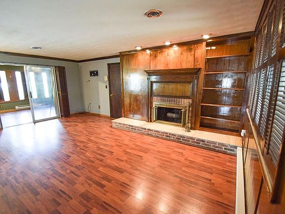 2nd image of 725 Chandler Dr