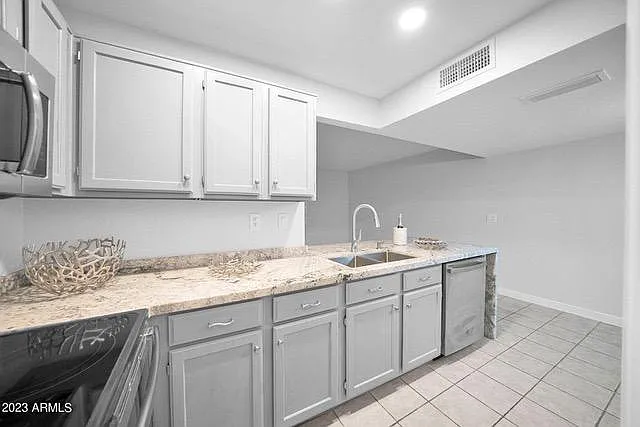 E Belleview Pl — Photo 53