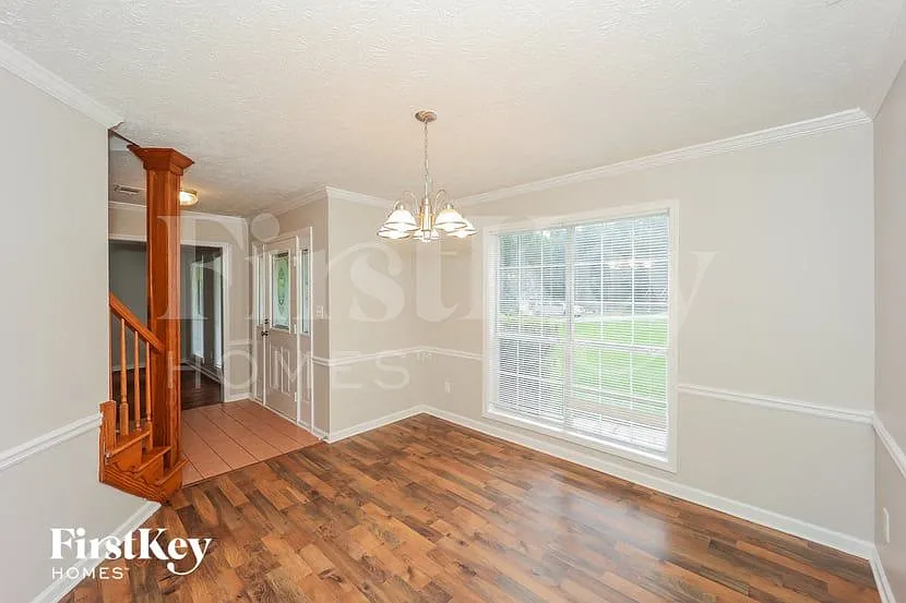 4 bed, 2.5 bath, 2212 sqft, $2,185 — Photo 4