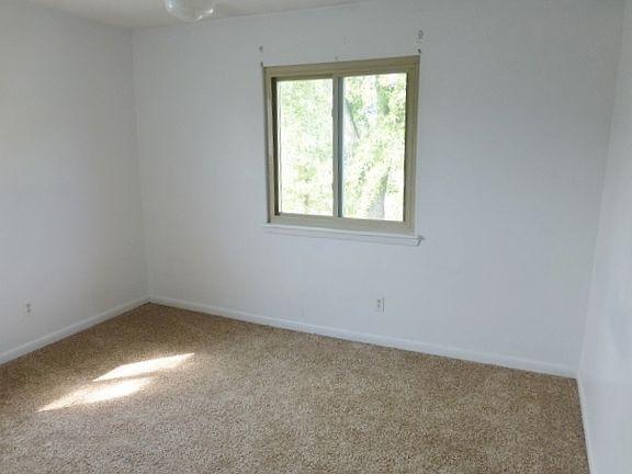 4th image of 3023 Yorktown Ct