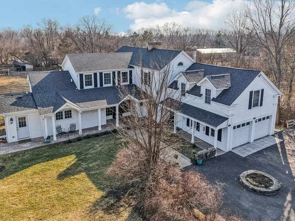 708 S Rose Farm Rd, Woodstock, IL 60098