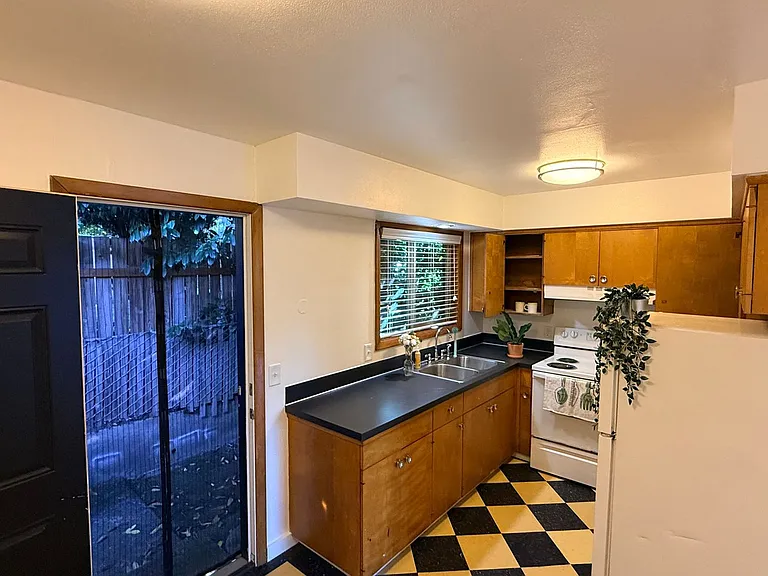4020 SE Pardee St — Photo 9