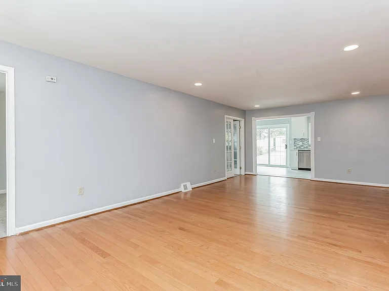 13905 Parkland Dr — Photo 30