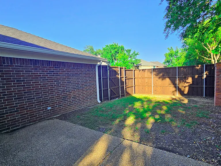 500 Lake Forest Dr — Photo 23