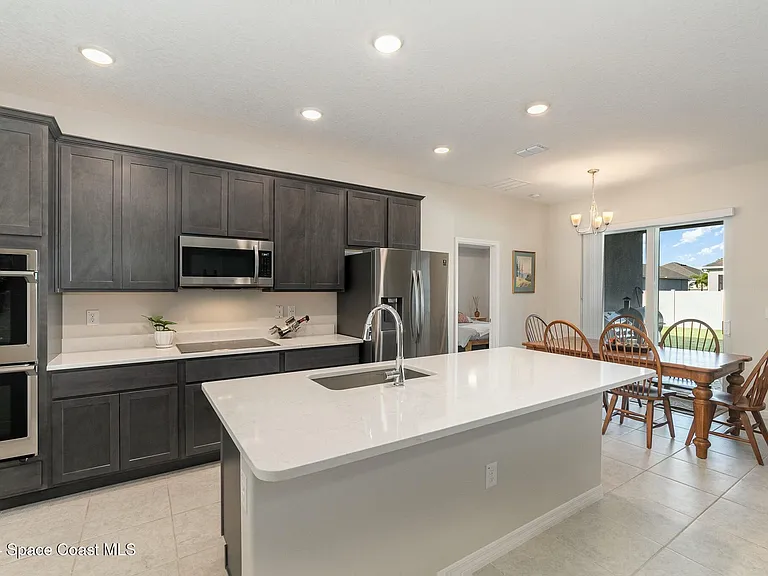 4832 Shannock Ave — Photo 9
