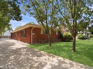 219 W Twelve Mile Rd, Royal Oak, MI 48073