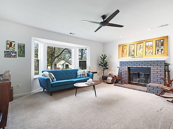 3rd image of 3853 Siskiyou St
