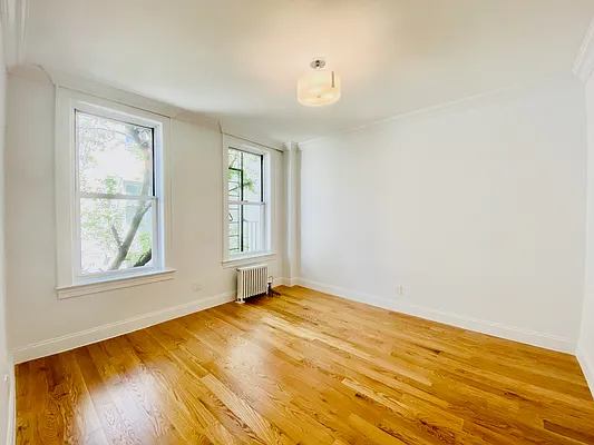 Rented by Mae Equities | media 7