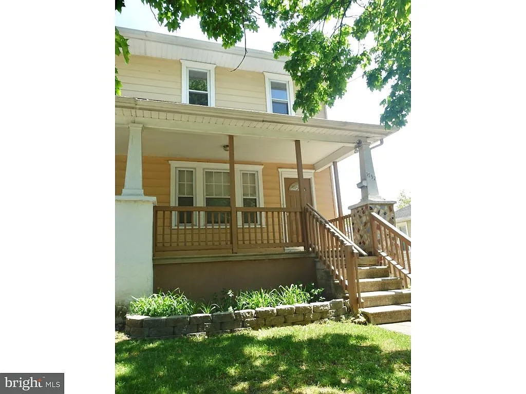 1752 W River Dr photo 1