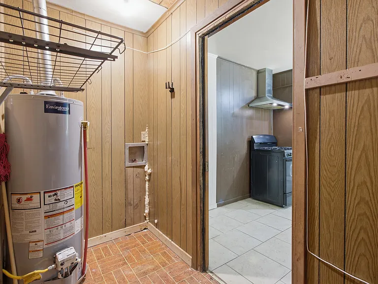 801 Stewart St — Photo 25