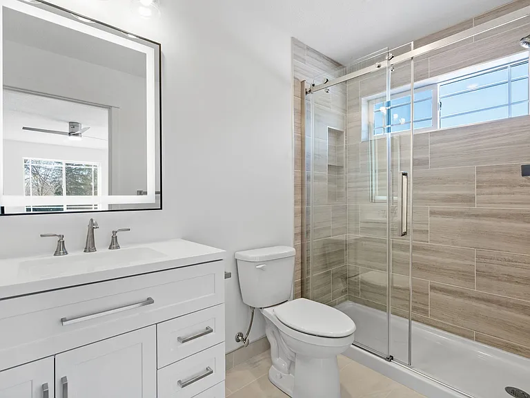 425 W 8th St #21 — Photo 5