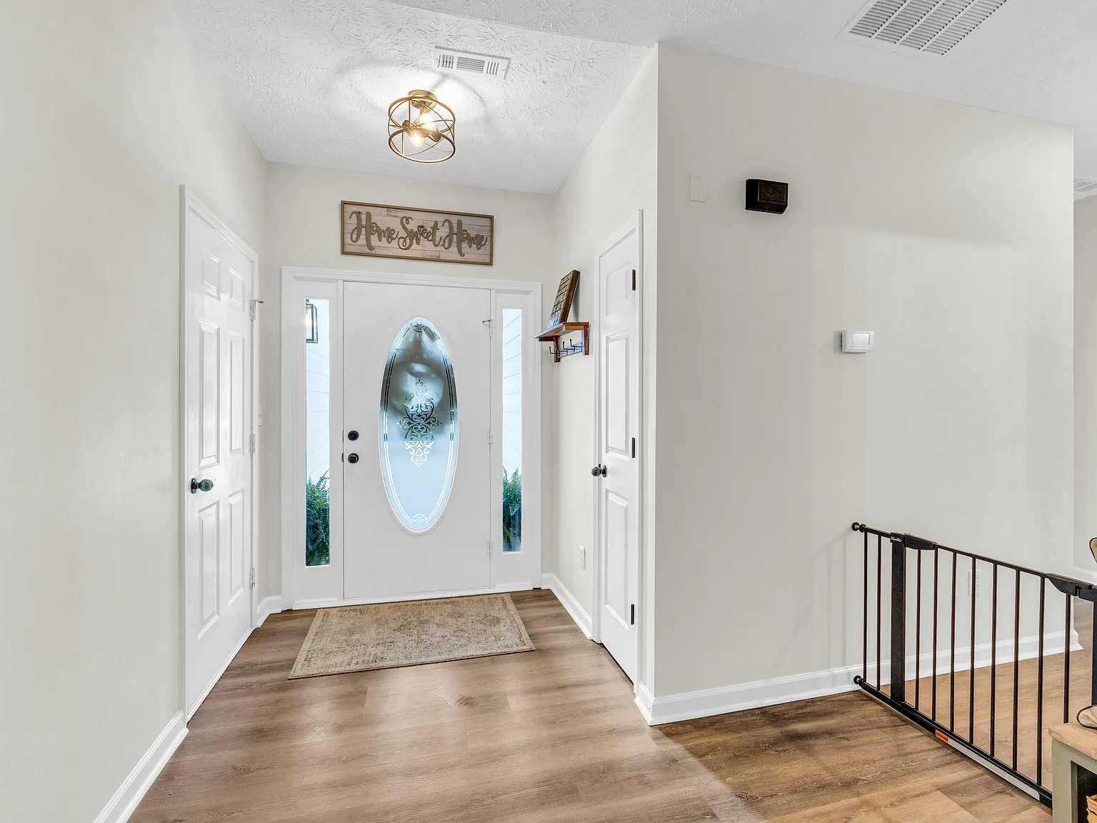 3 bed, 2303 sqft, $2,800 — Photo 4
