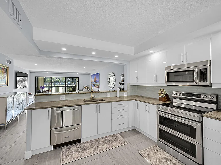 12870 Briarlake Dr #201 — Photo 2
