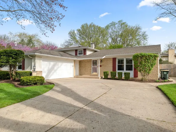 706 E Golf Rd, Libertyville, IL 60048