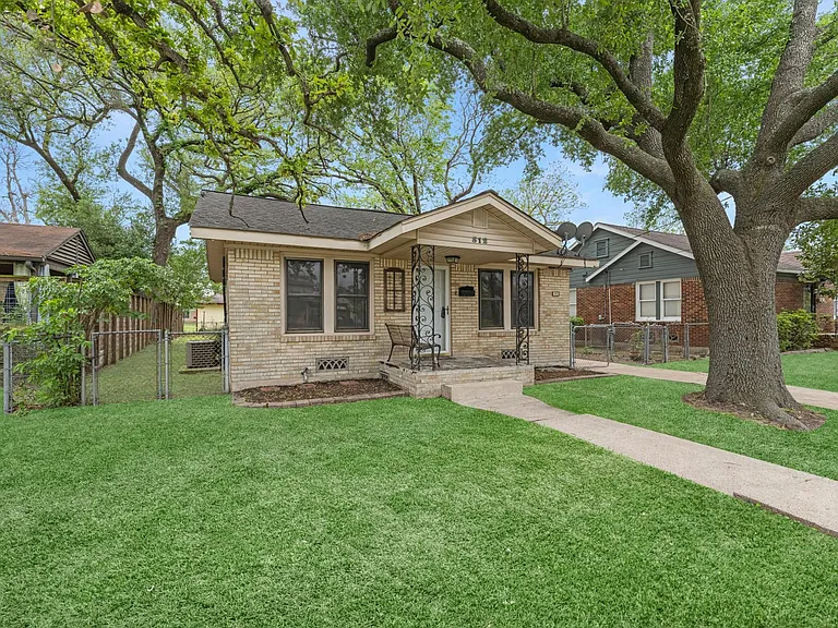 512 Gale St — Photo 1