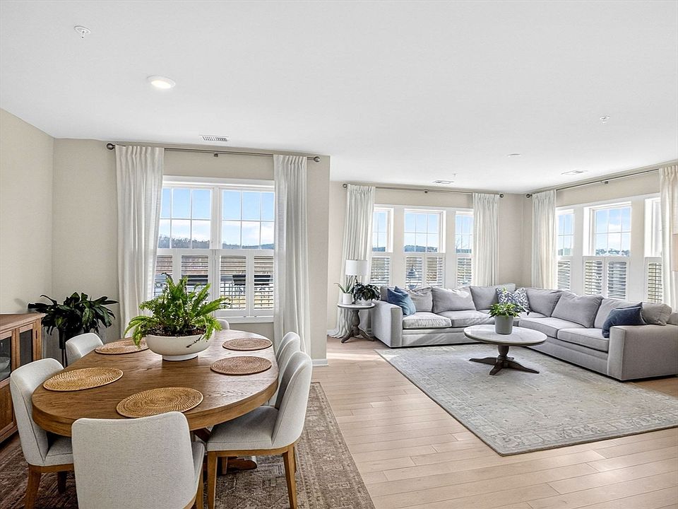 1st image of 4 Peters Farm Way #206