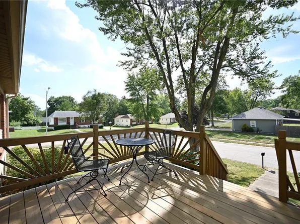 7515 N Lydia Ave, Gladstone, MO 64118