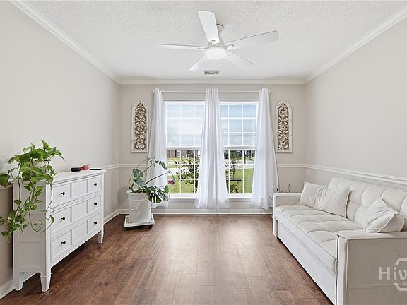 4th image of 100 Poolside Lane