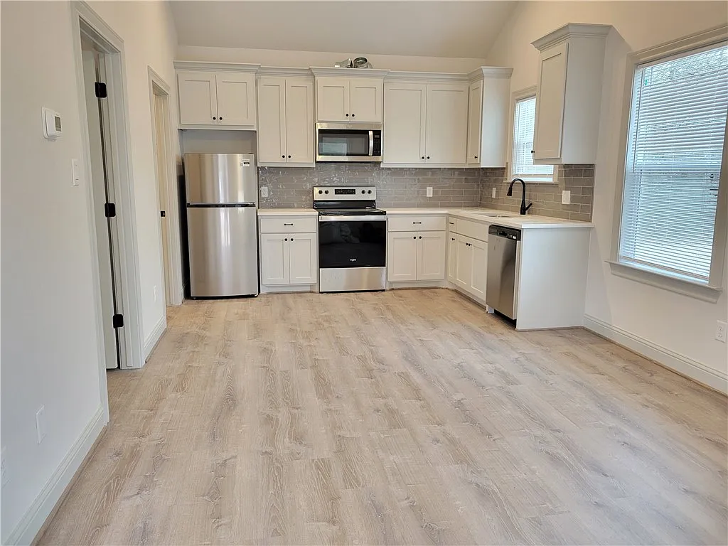 1 bed, 725 sqft, $1,385 — Photo 3