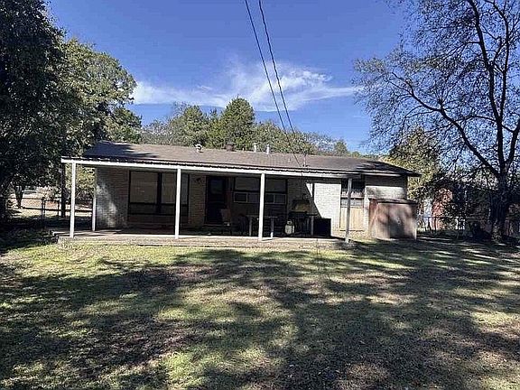 2nd image of 304 Shawnee St