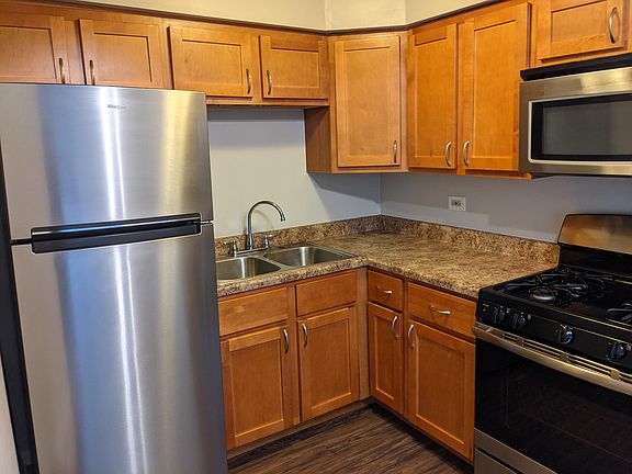 2nd image of 644 W Arlington Pl APT 5E