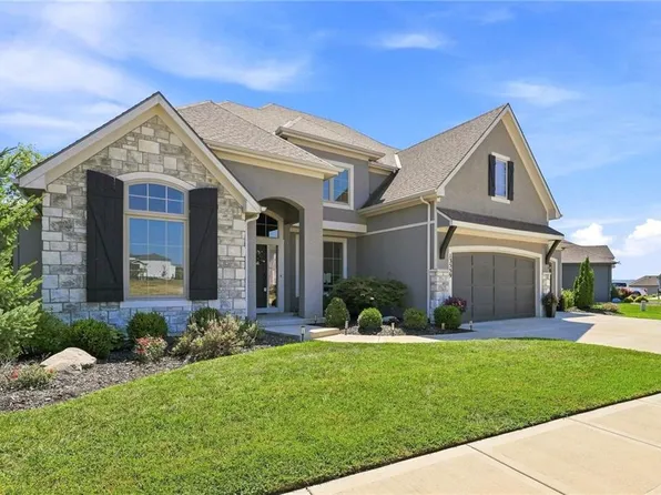 13559 Terrace Park Dr, Parkville, MO 64152
