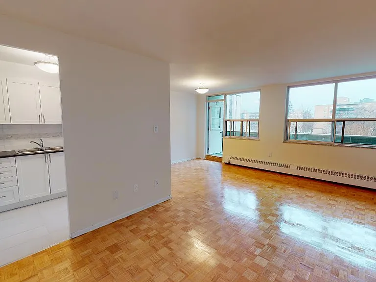 7471 Yonge St — Photo 12